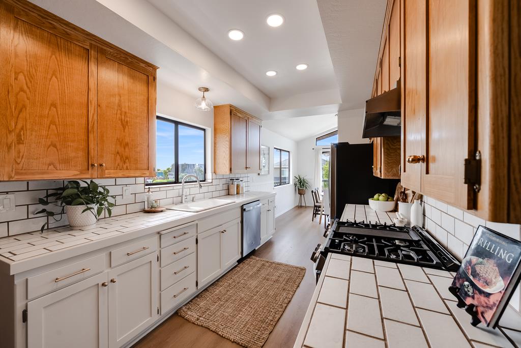 Detail Gallery Image 25 of 48 For 524 Middlefield Dr, Aptos,  CA 95003 - 3 Beds | 2 Baths