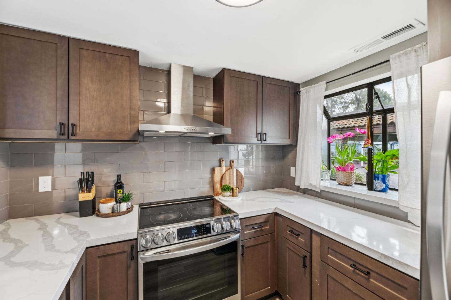 Detail Gallery Image 10 of 36 For 6136 Joaquin Murieta Ave a,  Newark,  CA 94560 - 3 Beds | 2/1 Baths