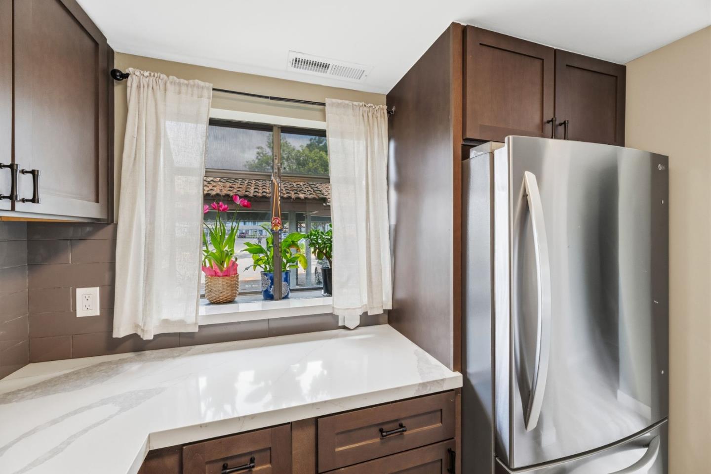 Detail Gallery Image 11 of 36 For 6136 Joaquin Murieta Ave a,  Newark,  CA 94560 - 3 Beds | 2/1 Baths