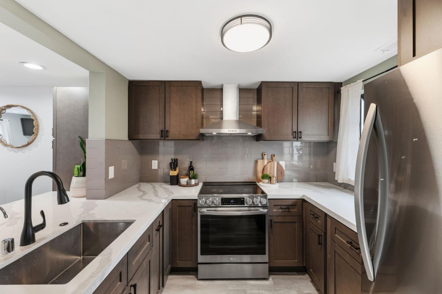 Detail Gallery Image 9 of 36 For 6136 Joaquin Murieta Ave a,  Newark,  CA 94560 - 3 Beds | 2/1 Baths