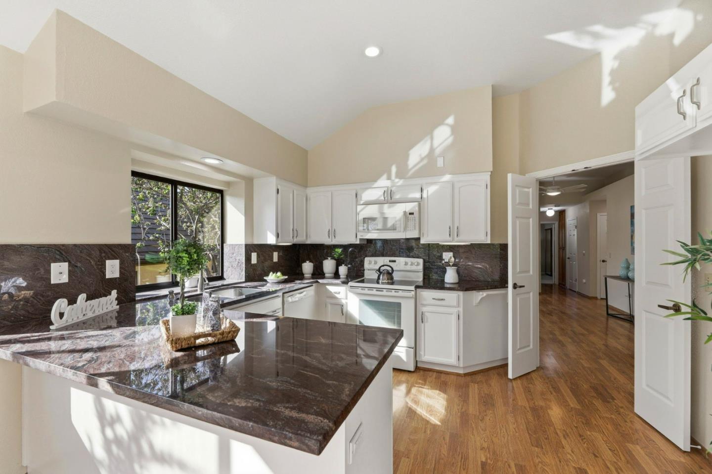 Detail Gallery Image 11 of 49 For 7502 Deveron Ct, San Jose,  CA 95135 - 2 Beds | 2/1 Baths