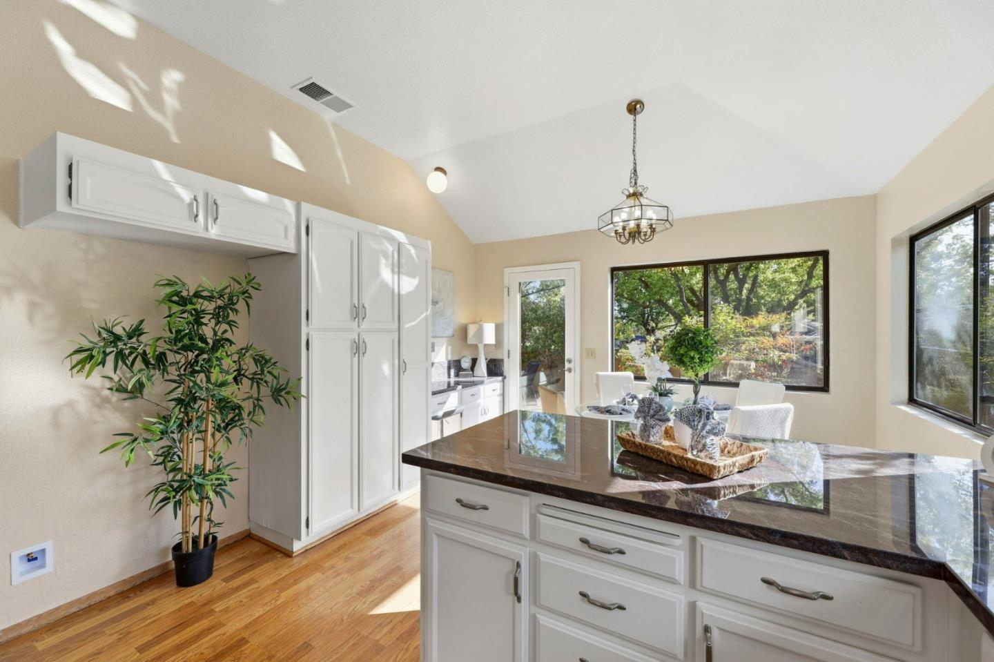 Detail Gallery Image 13 of 49 For 7502 Deveron Ct, San Jose,  CA 95135 - 2 Beds | 2/1 Baths