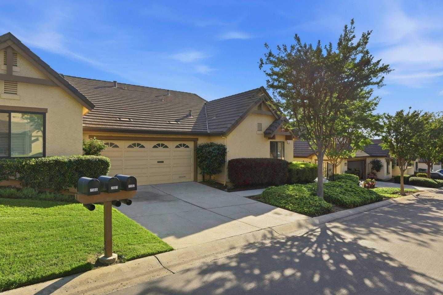 Detail Gallery Image 2 of 49 For 7502 Deveron Ct, San Jose,  CA 95135 - 2 Beds | 2/1 Baths