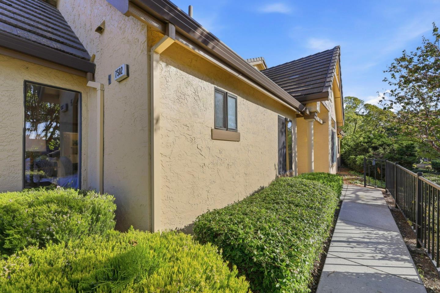 Detail Gallery Image 4 of 49 For 7502 Deveron Ct, San Jose,  CA 95135 - 2 Beds | 2/1 Baths