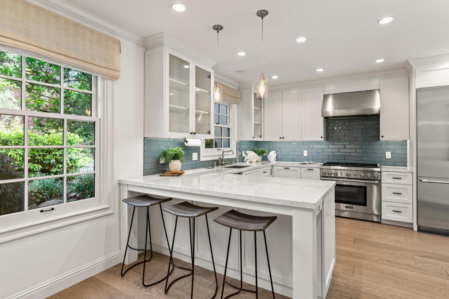 Detail Gallery Image 10 of 49 For 755 Bromfield Rd, Hillsborough,  CA 94010 - 4 Beds | 4/1 Baths