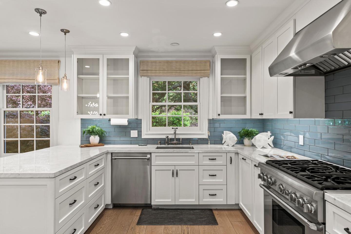 Detail Gallery Image 12 of 49 For 755 Bromfield Rd, Hillsborough,  CA 94010 - 4 Beds | 4/1 Baths