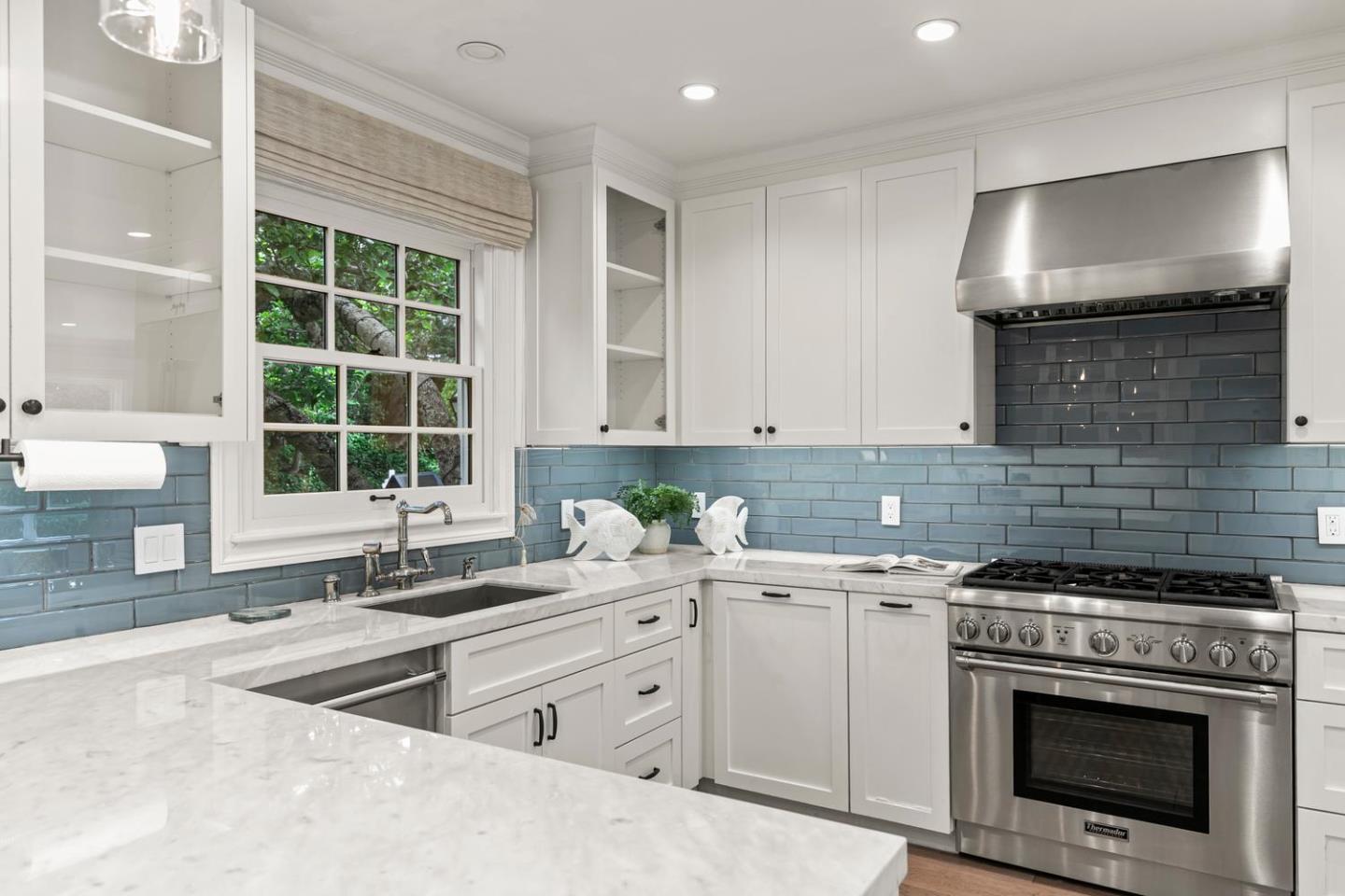 Detail Gallery Image 13 of 49 For 755 Bromfield Rd, Hillsborough,  CA 94010 - 4 Beds | 4/1 Baths