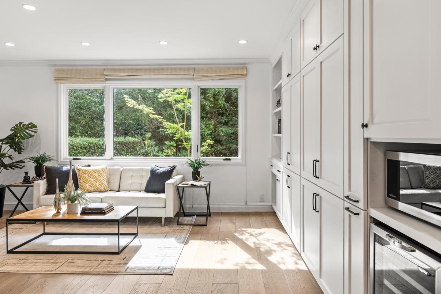 Detail Gallery Image 14 of 49 For 755 Bromfield Rd, Hillsborough,  CA 94010 - 4 Beds | 4/1 Baths