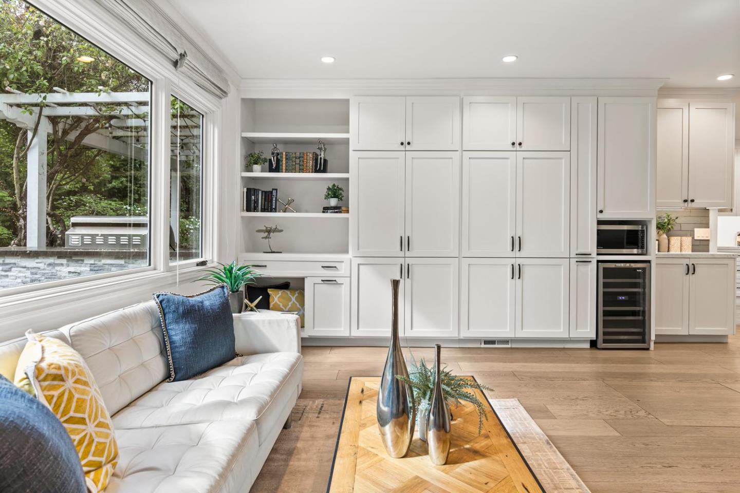 Detail Gallery Image 16 of 49 For 755 Bromfield Rd, Hillsborough,  CA 94010 - 4 Beds | 4/1 Baths