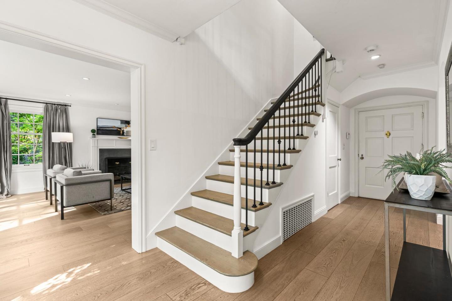 Detail Gallery Image 17 of 49 For 755 Bromfield Rd, Hillsborough,  CA 94010 - 4 Beds | 4/1 Baths