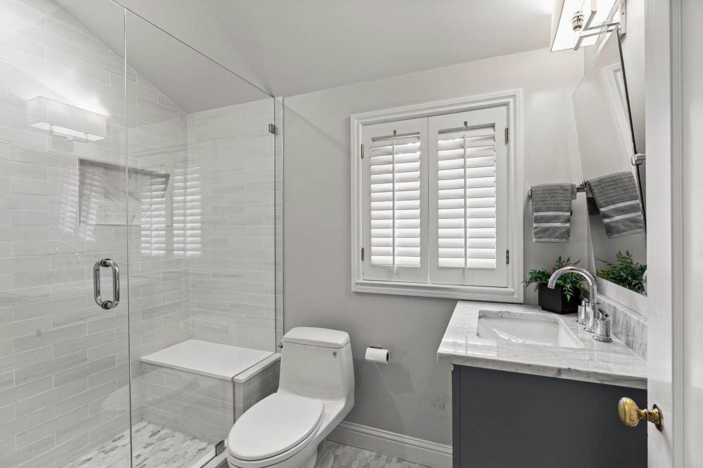 Detail Gallery Image 18 of 49 For 755 Bromfield Rd, Hillsborough,  CA 94010 - 4 Beds | 4/1 Baths