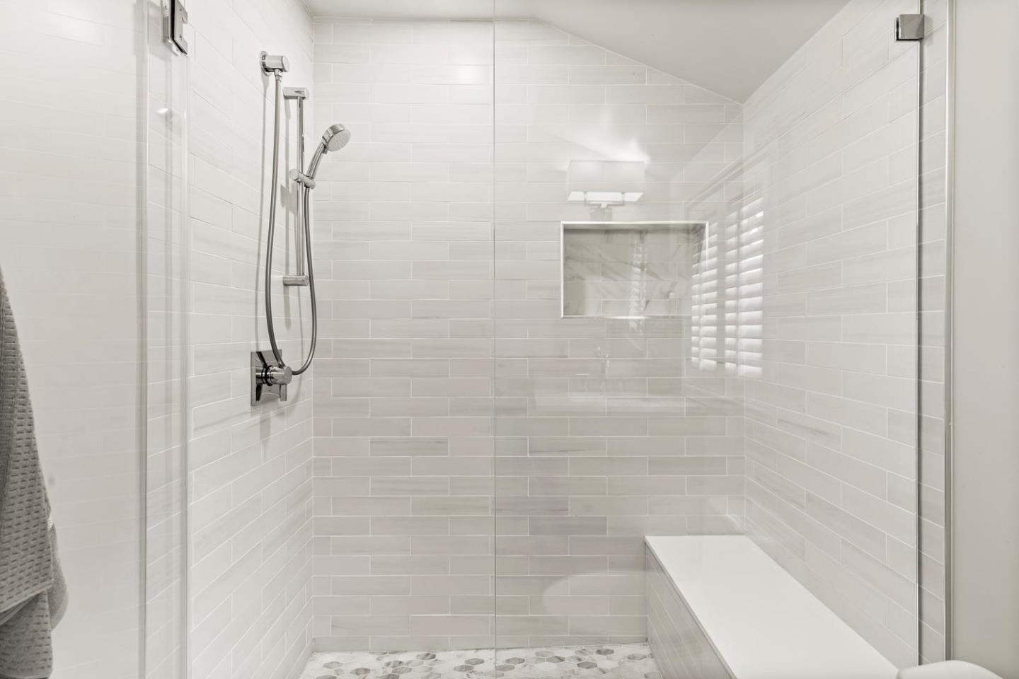 Detail Gallery Image 19 of 49 For 755 Bromfield Rd, Hillsborough,  CA 94010 - 4 Beds | 4/1 Baths