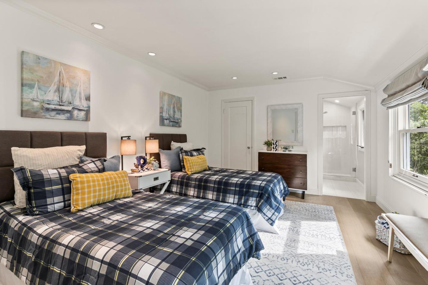 Detail Gallery Image 21 of 49 For 755 Bromfield Rd, Hillsborough,  CA 94010 - 4 Beds | 4/1 Baths