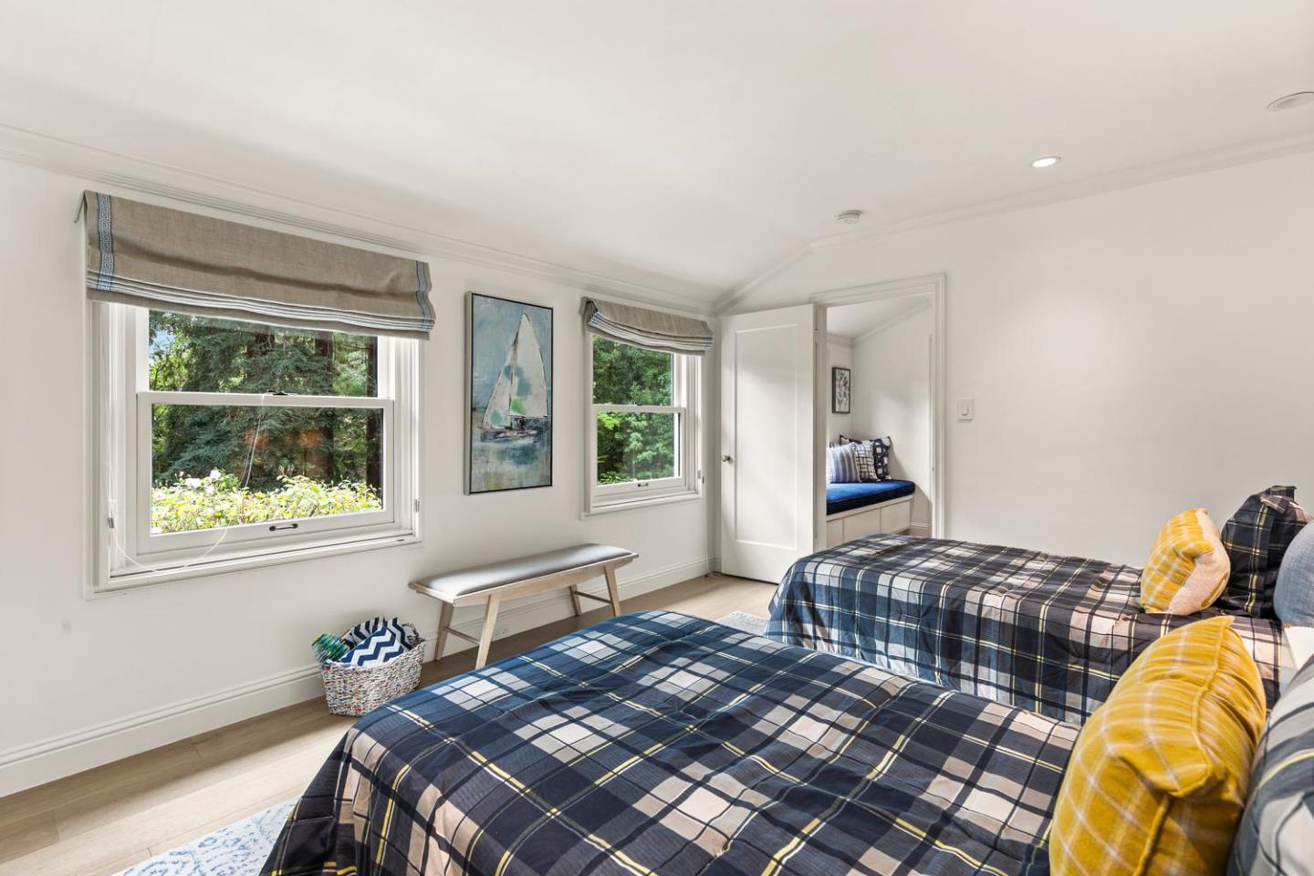 Detail Gallery Image 22 of 49 For 755 Bromfield Rd, Hillsborough,  CA 94010 - 4 Beds | 4/1 Baths