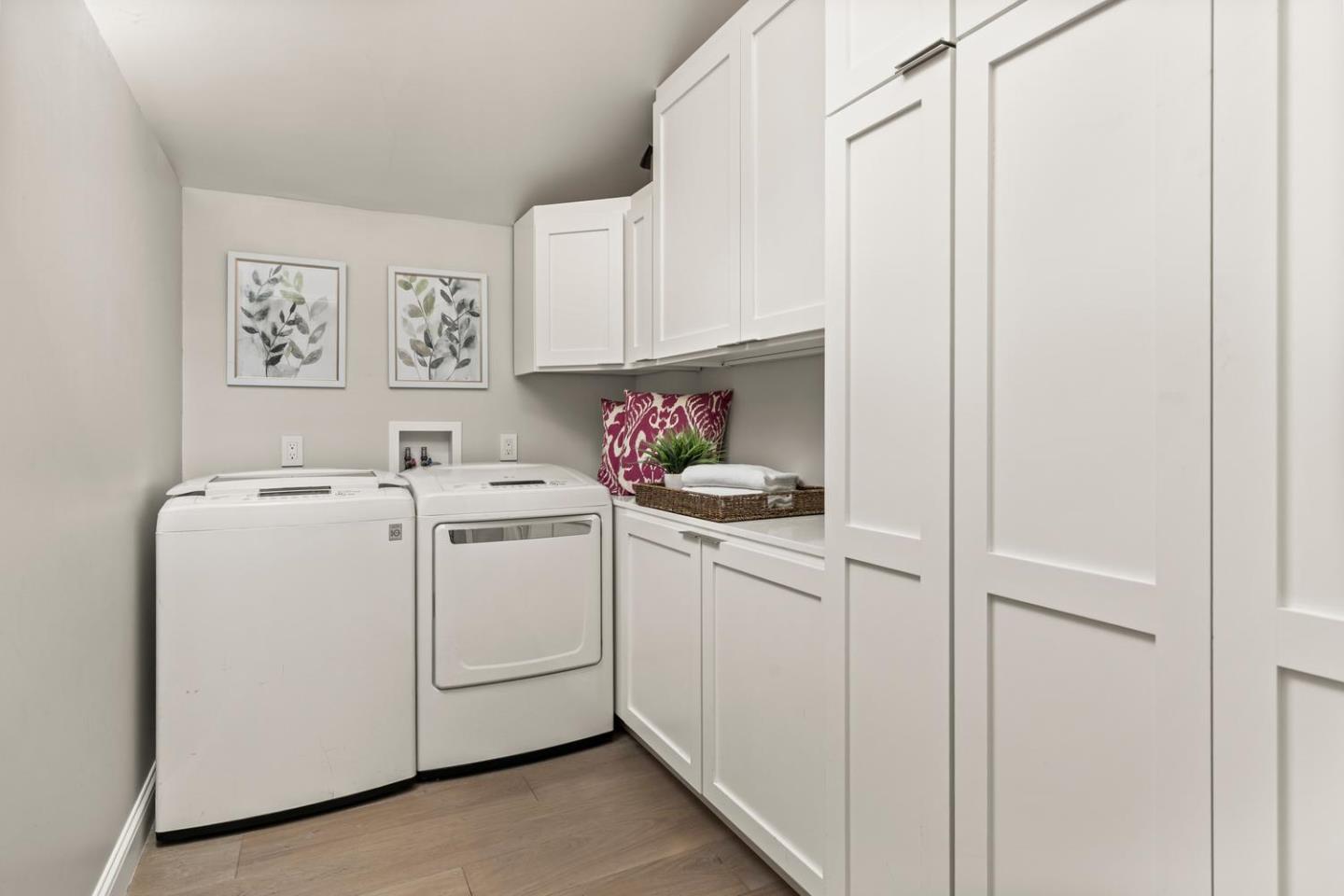 Detail Gallery Image 24 of 49 For 755 Bromfield Rd, Hillsborough,  CA 94010 - 4 Beds | 4/1 Baths