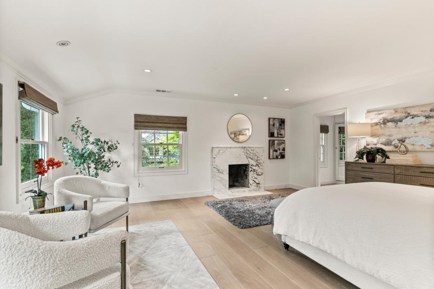 Detail Gallery Image 25 of 49 For 755 Bromfield Rd, Hillsborough,  CA 94010 - 4 Beds | 4/1 Baths