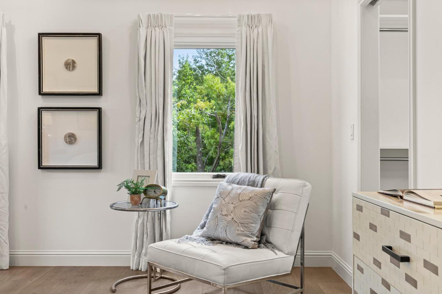 Detail Gallery Image 31 of 49 For 755 Bromfield Rd, Hillsborough,  CA 94010 - 4 Beds | 4/1 Baths