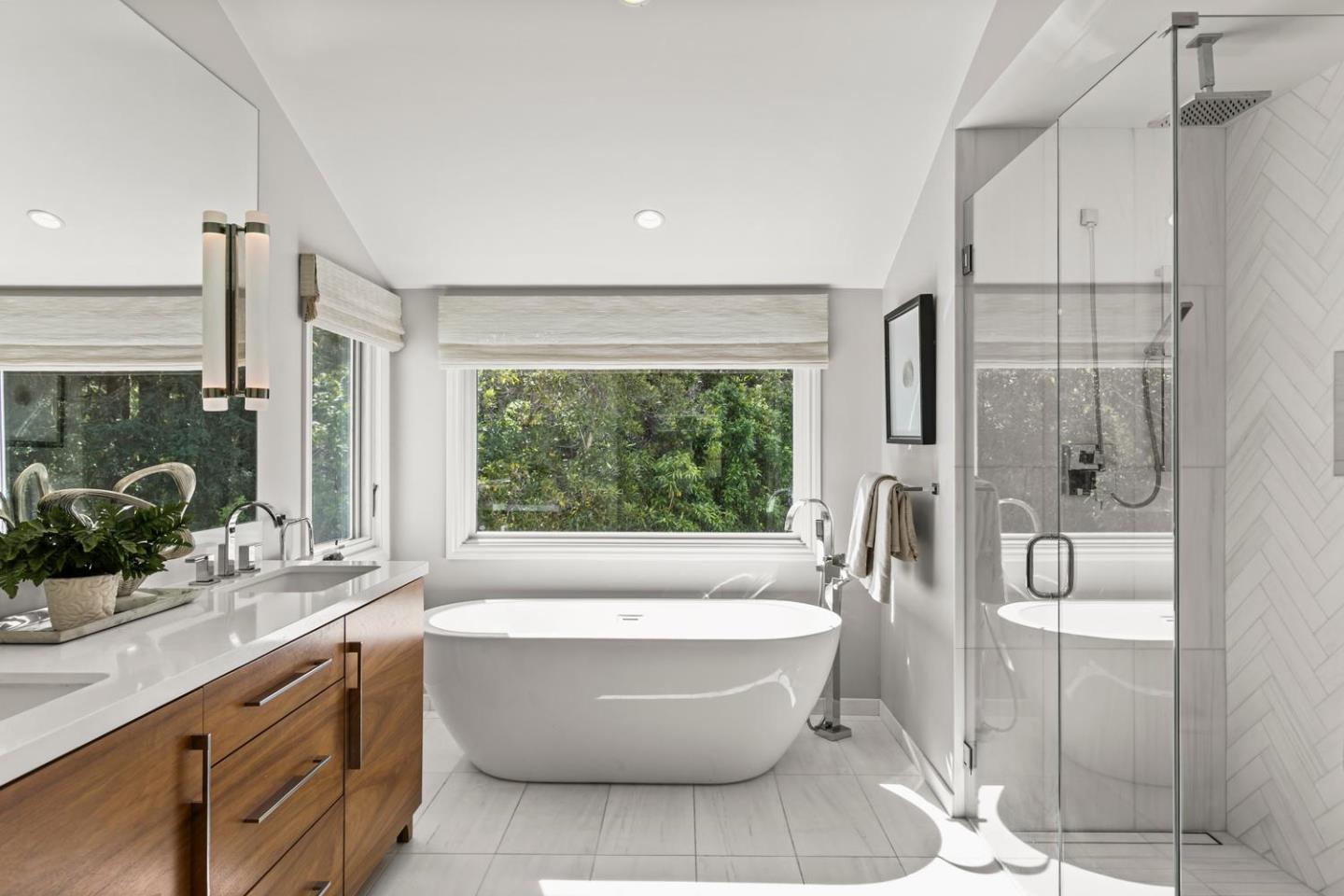 Detail Gallery Image 33 of 49 For 755 Bromfield Rd, Hillsborough,  CA 94010 - 4 Beds | 4/1 Baths