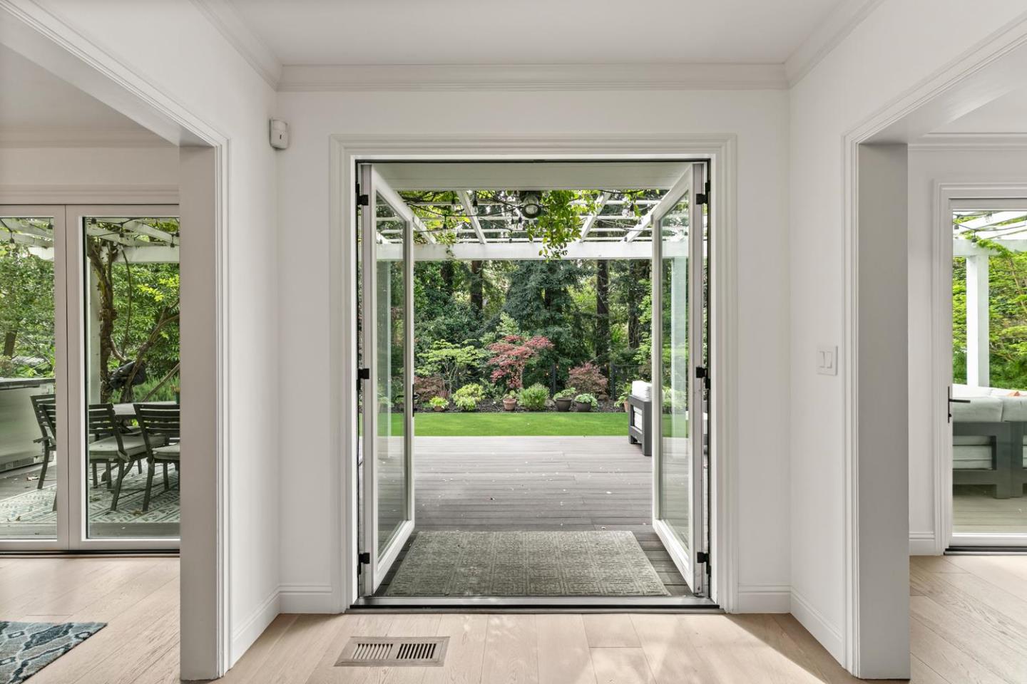 Detail Gallery Image 36 of 49 For 755 Bromfield Rd, Hillsborough,  CA 94010 - 4 Beds | 4/1 Baths