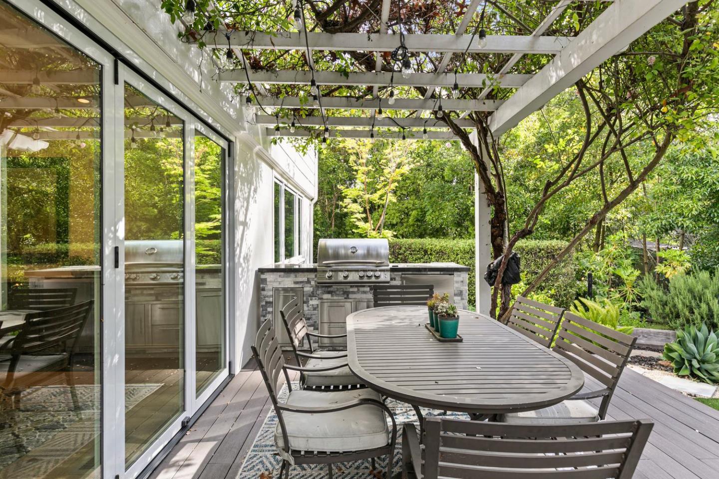 Detail Gallery Image 37 of 49 For 755 Bromfield Rd, Hillsborough,  CA 94010 - 4 Beds | 4/1 Baths