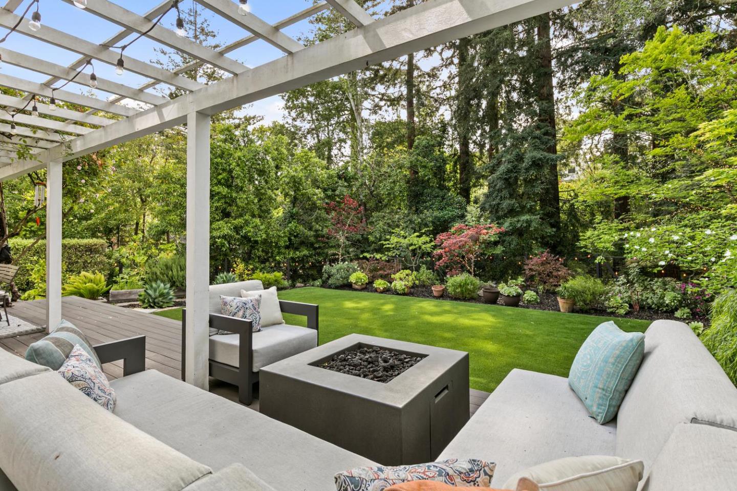 Detail Gallery Image 38 of 49 For 755 Bromfield Rd, Hillsborough,  CA 94010 - 4 Beds | 4/1 Baths