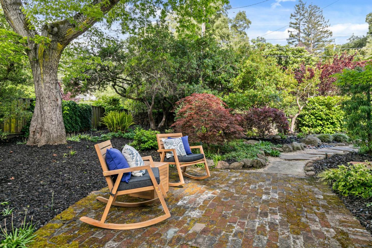 Detail Gallery Image 40 of 49 For 755 Bromfield Rd, Hillsborough,  CA 94010 - 4 Beds | 4/1 Baths