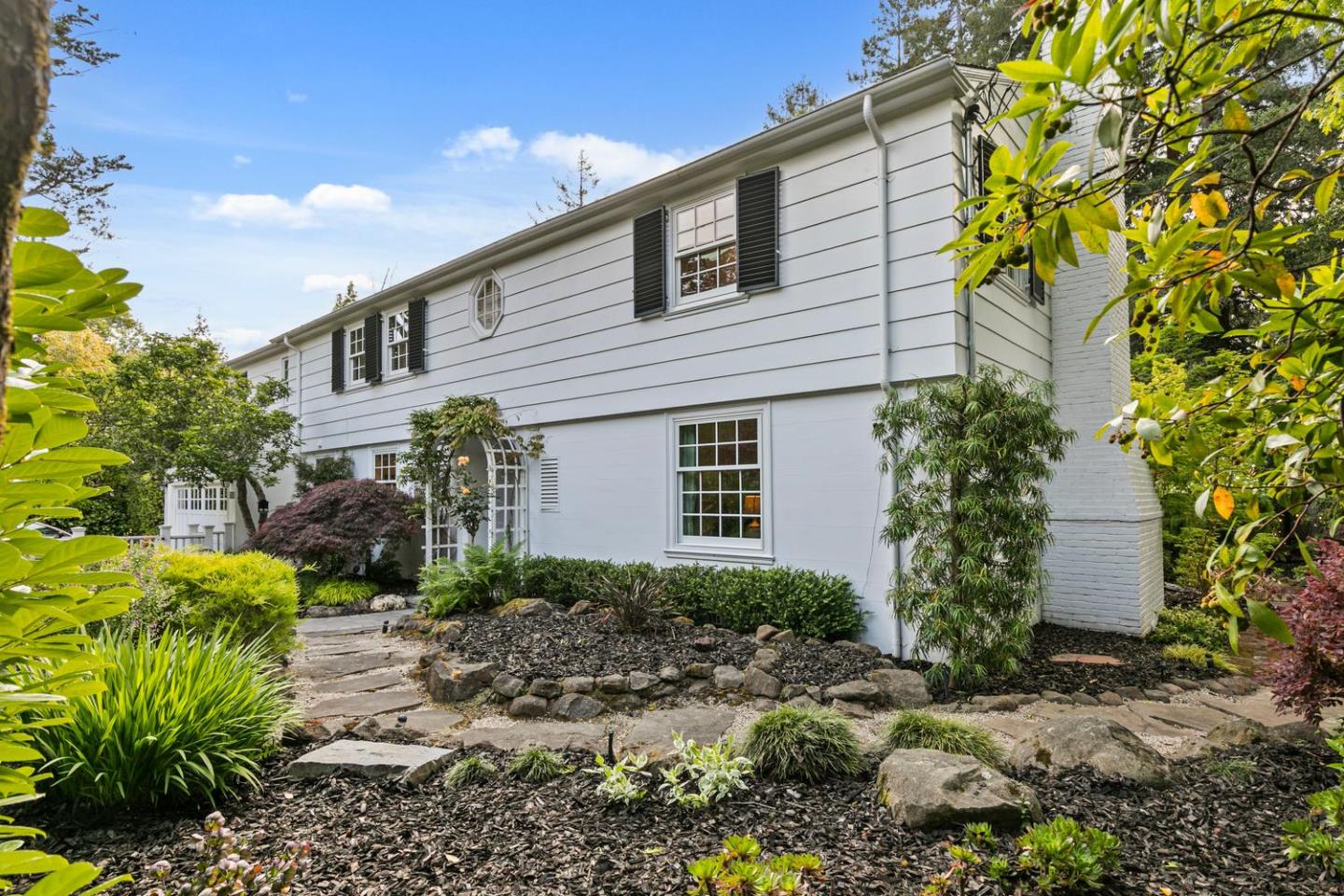 Detail Gallery Image 41 of 49 For 755 Bromfield Rd, Hillsborough,  CA 94010 - 4 Beds | 4/1 Baths