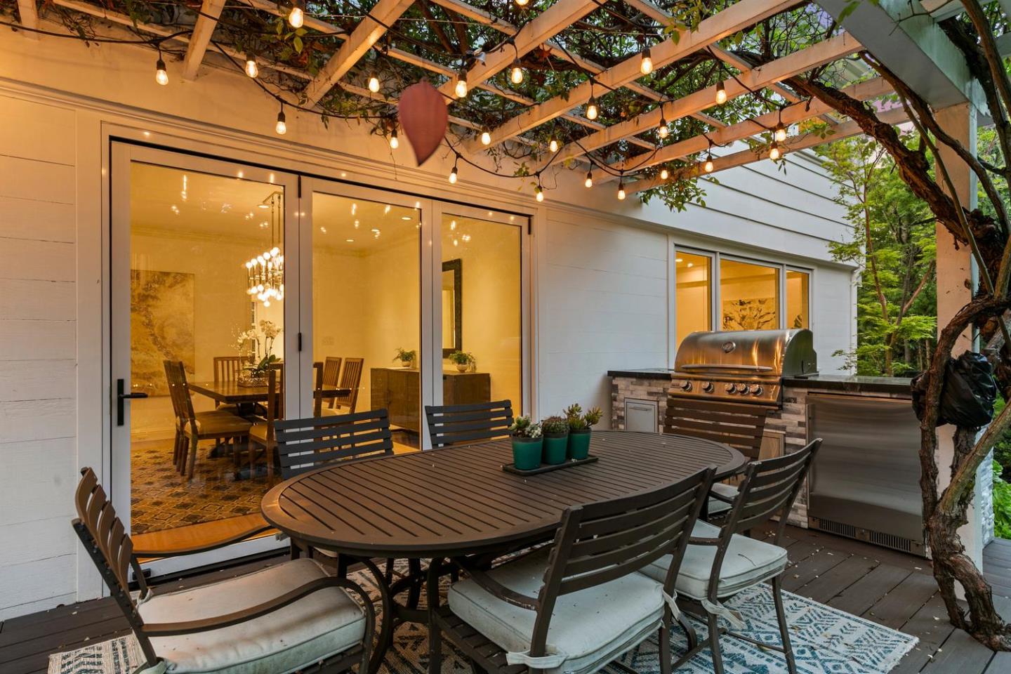 Detail Gallery Image 44 of 49 For 755 Bromfield Rd, Hillsborough,  CA 94010 - 4 Beds | 4/1 Baths