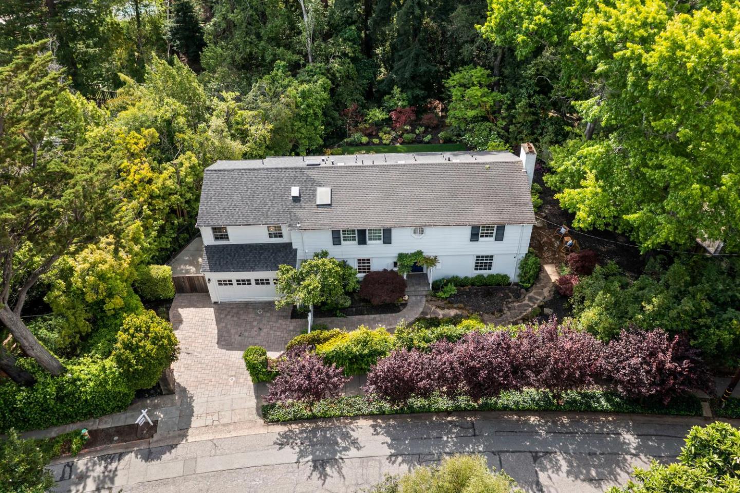 Detail Gallery Image 47 of 49 For 755 Bromfield Rd, Hillsborough,  CA 94010 - 4 Beds | 4/1 Baths