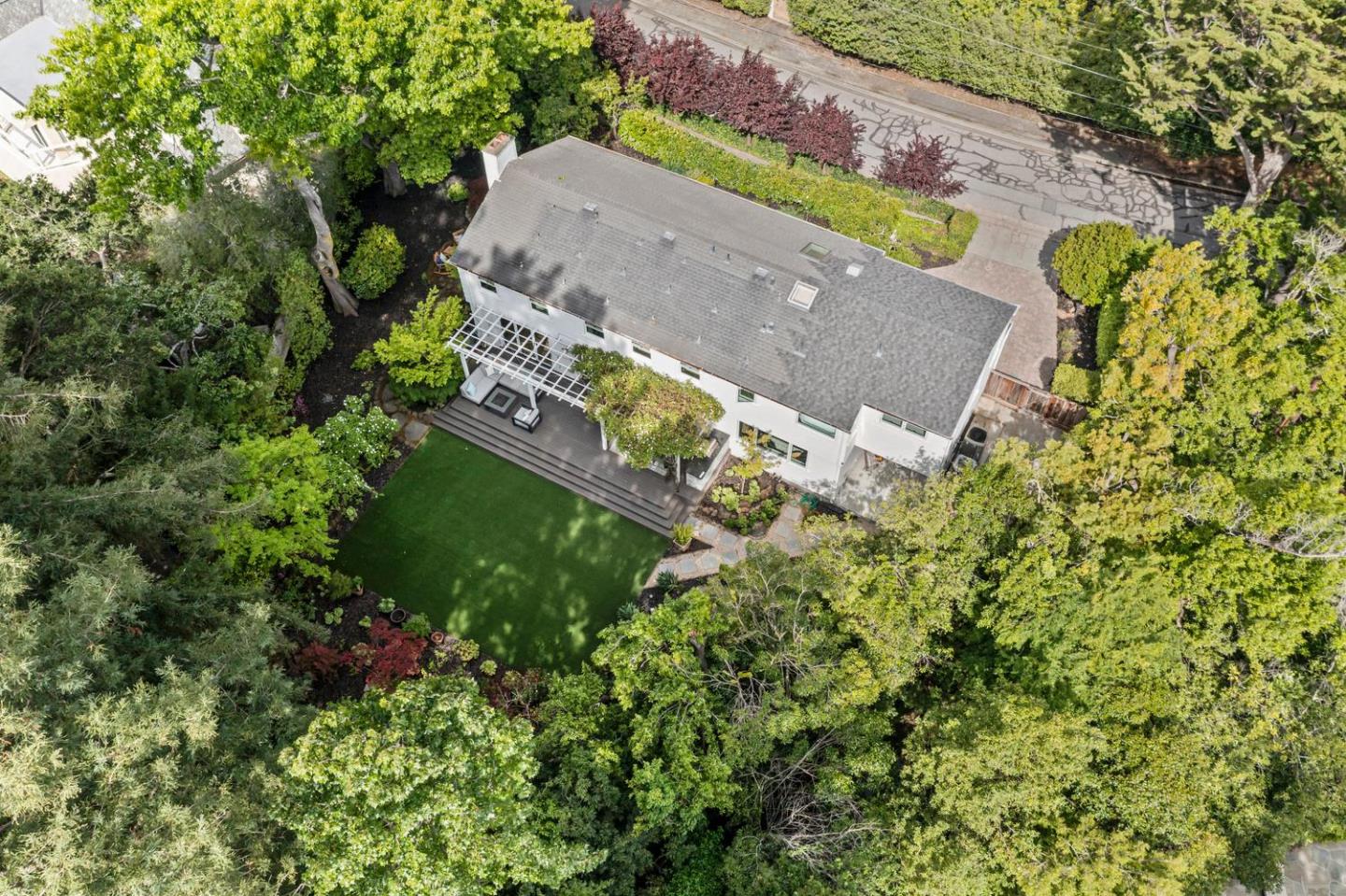 Detail Gallery Image 48 of 49 For 755 Bromfield Rd, Hillsborough,  CA 94010 - 4 Beds | 4/1 Baths