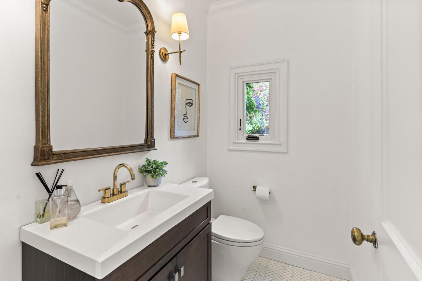 Detail Gallery Image 7 of 49 For 755 Bromfield Rd, Hillsborough,  CA 94010 - 4 Beds | 4/1 Baths