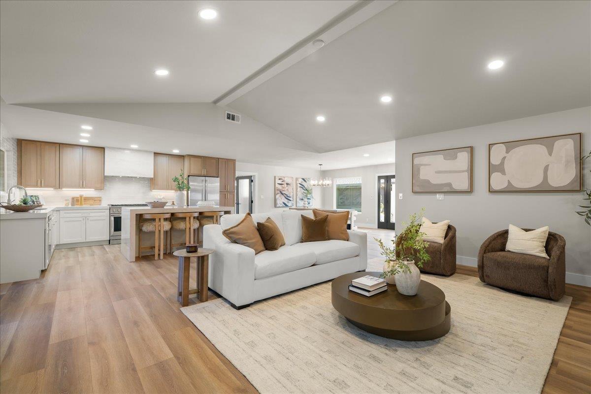 Detail Gallery Image 11 of 59 For 1332 Glen Dell Dr, San Jose,  CA 95125 - 3 Beds | 3 Baths