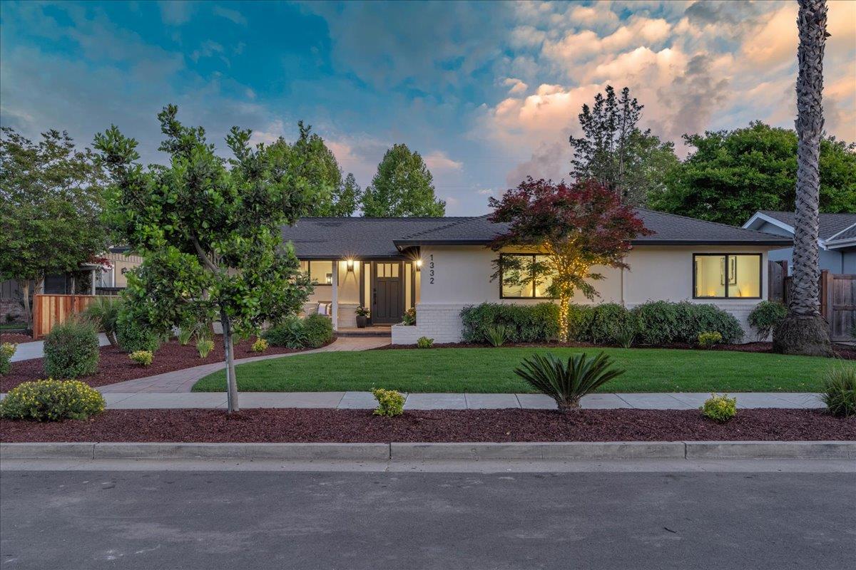 Detail Gallery Image 3 of 59 For 1332 Glen Dell Dr, San Jose,  CA 95125 - 3 Beds | 3 Baths