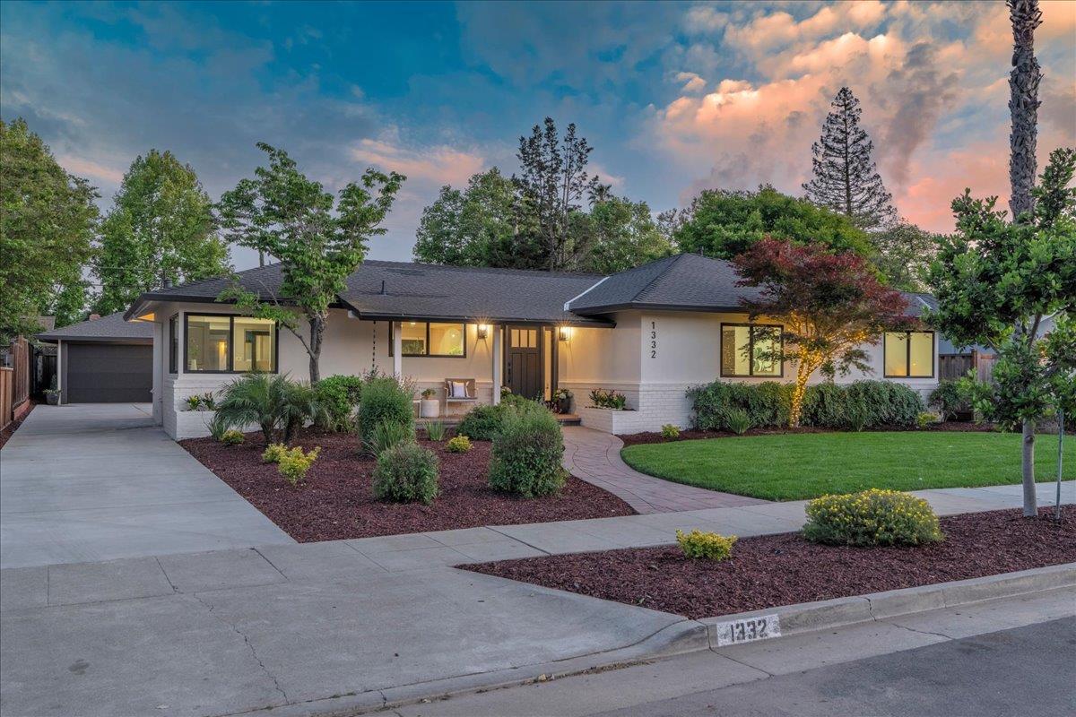 Detail Gallery Image 5 of 59 For 1332 Glen Dell Dr, San Jose,  CA 95125 - 3 Beds | 3 Baths