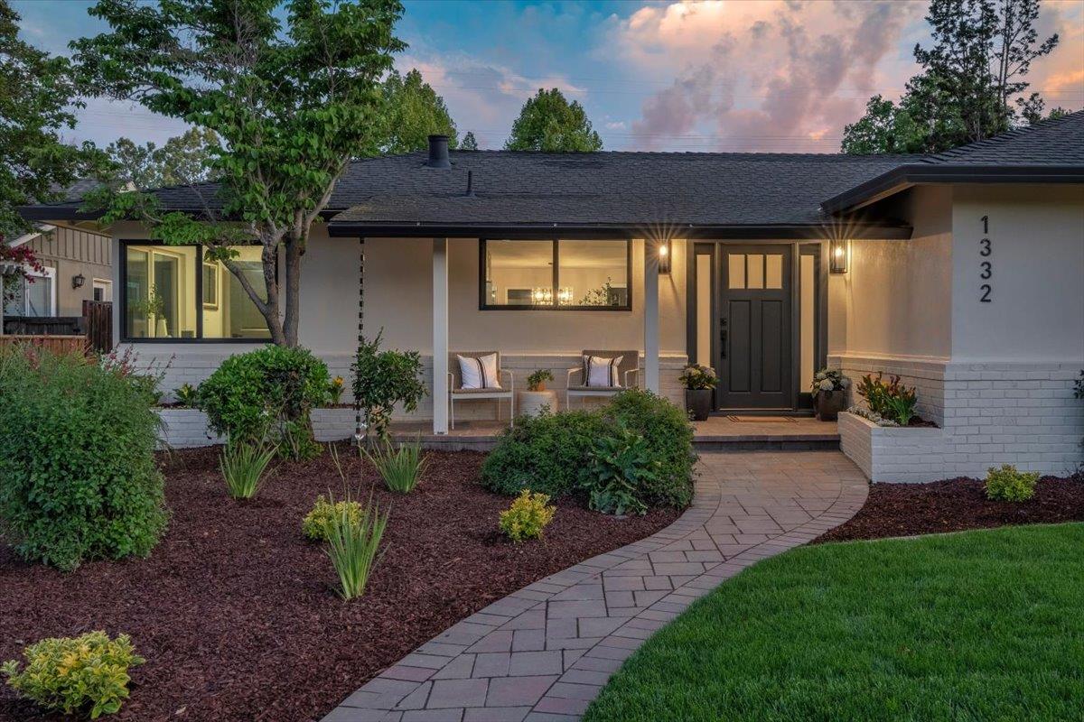 Detail Gallery Image 7 of 59 For 1332 Glen Dell Dr, San Jose,  CA 95125 - 3 Beds | 3 Baths