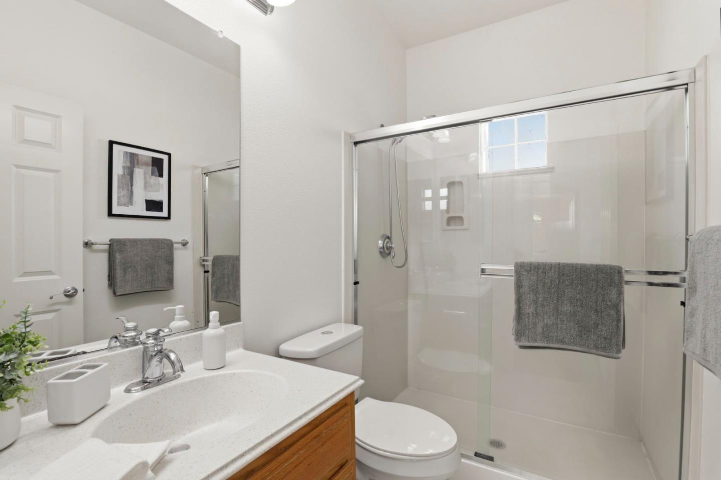 Detail Gallery Image 11 of 65 For 2521 Blairgowery Ct, Gilroy,  CA 95020 - 5 Beds | 3/1 Baths