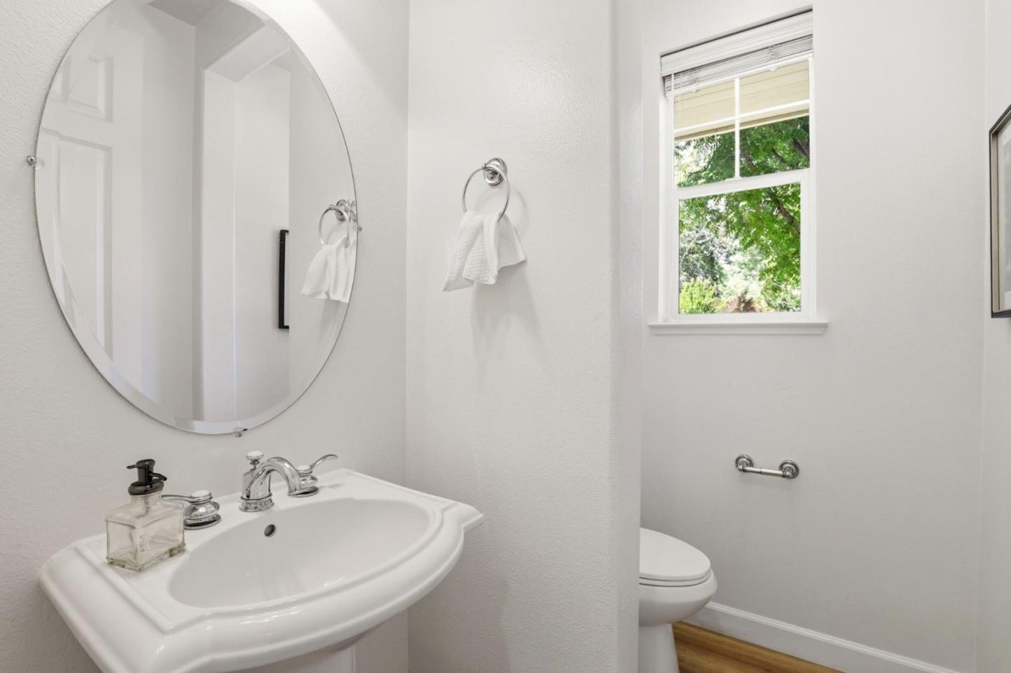 Detail Gallery Image 12 of 65 For 2521 Blairgowery Ct, Gilroy,  CA 95020 - 5 Beds | 3/1 Baths