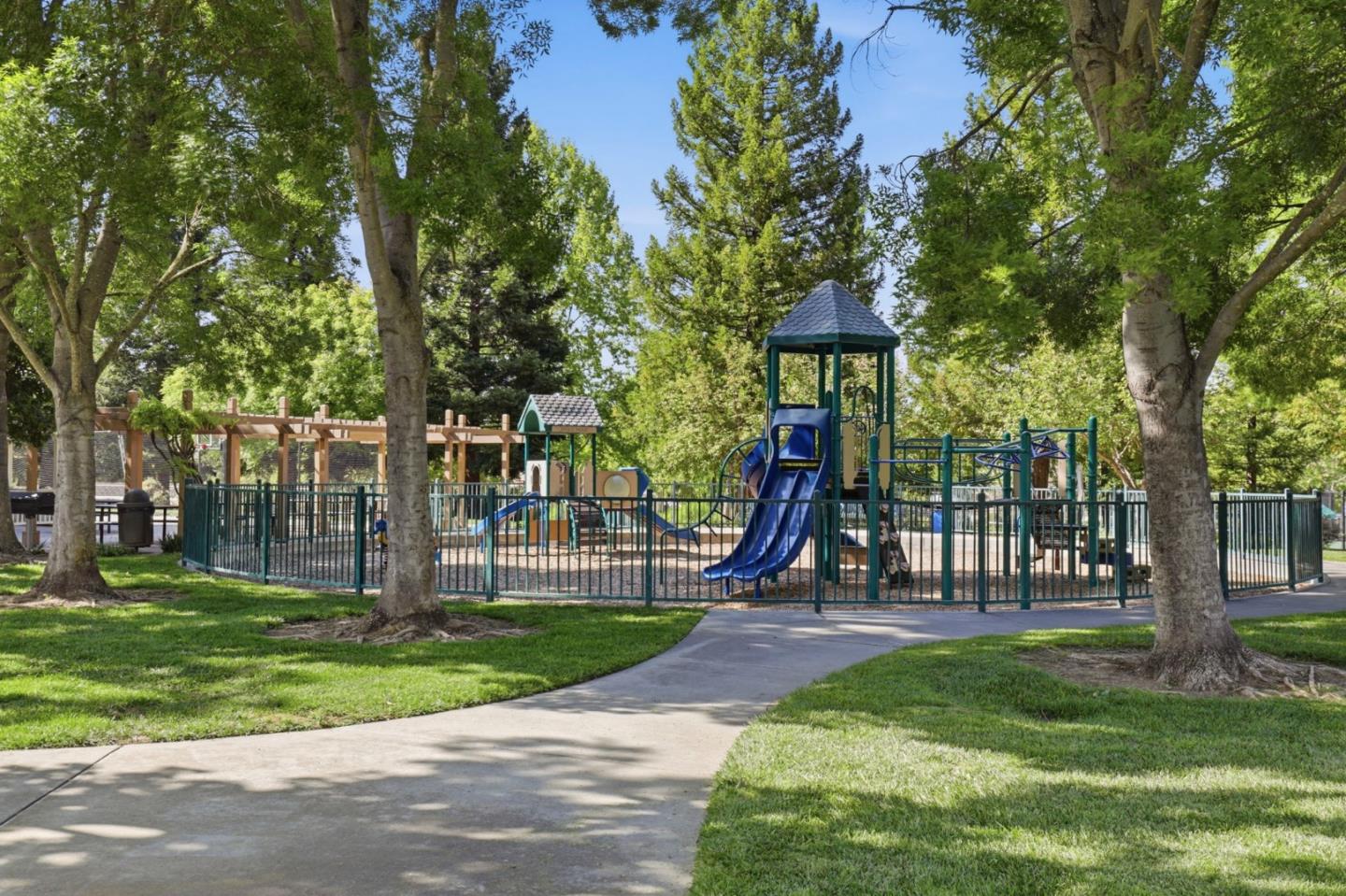 Detail Gallery Image 37 of 65 For 2521 Blairgowery Ct, Gilroy,  CA 95020 - 5 Beds | 3/1 Baths