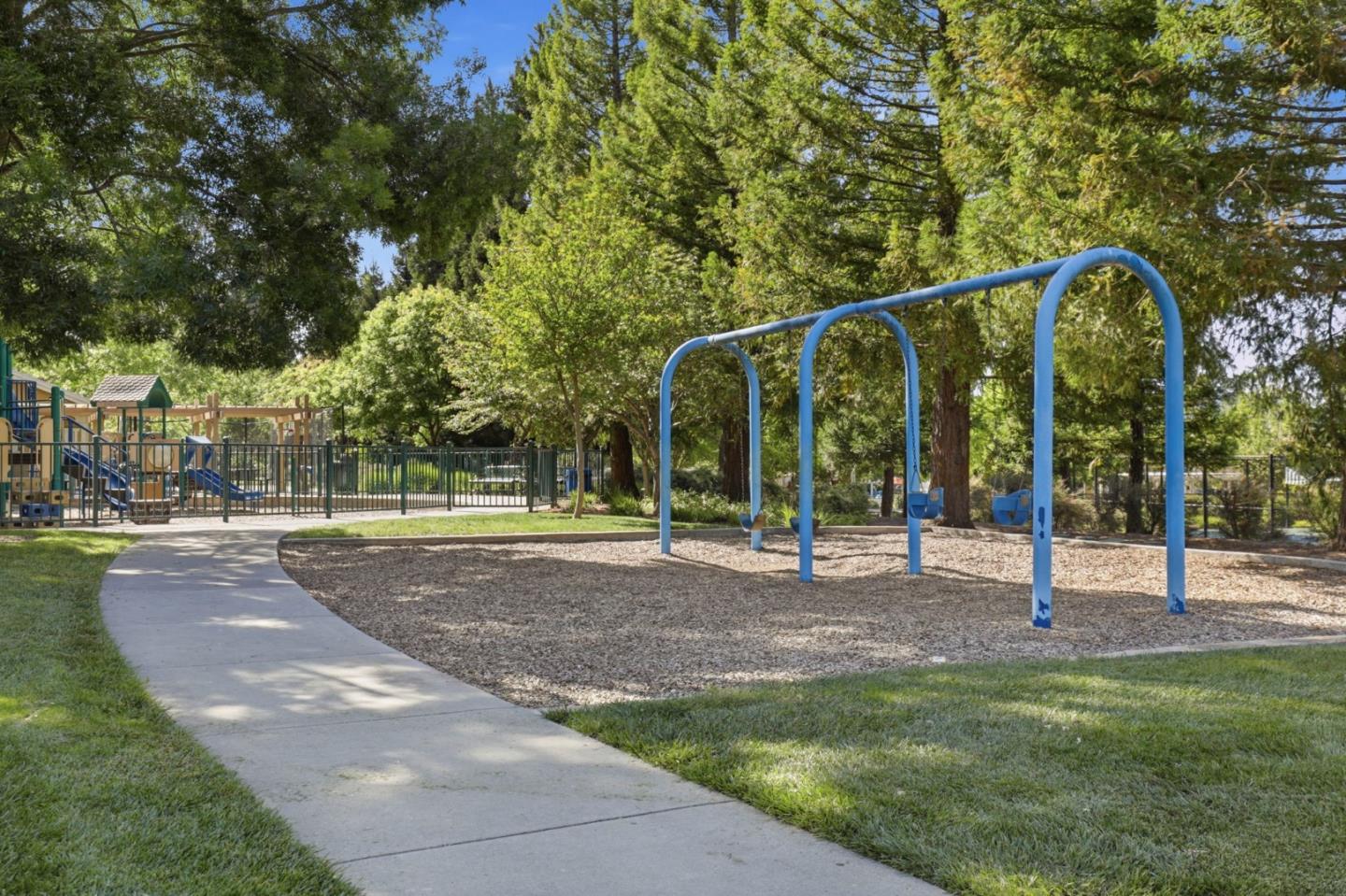 Detail Gallery Image 38 of 65 For 2521 Blairgowery Ct, Gilroy,  CA 95020 - 5 Beds | 3/1 Baths