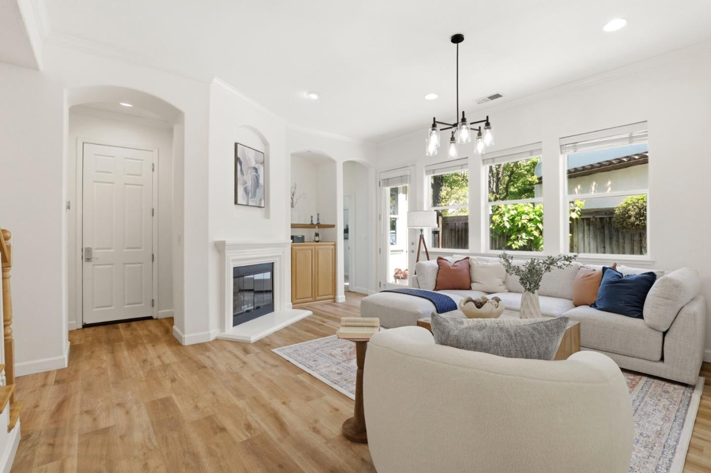 Detail Gallery Image 4 of 65 For 2521 Blairgowery Ct, Gilroy,  CA 95020 - 5 Beds | 3/1 Baths