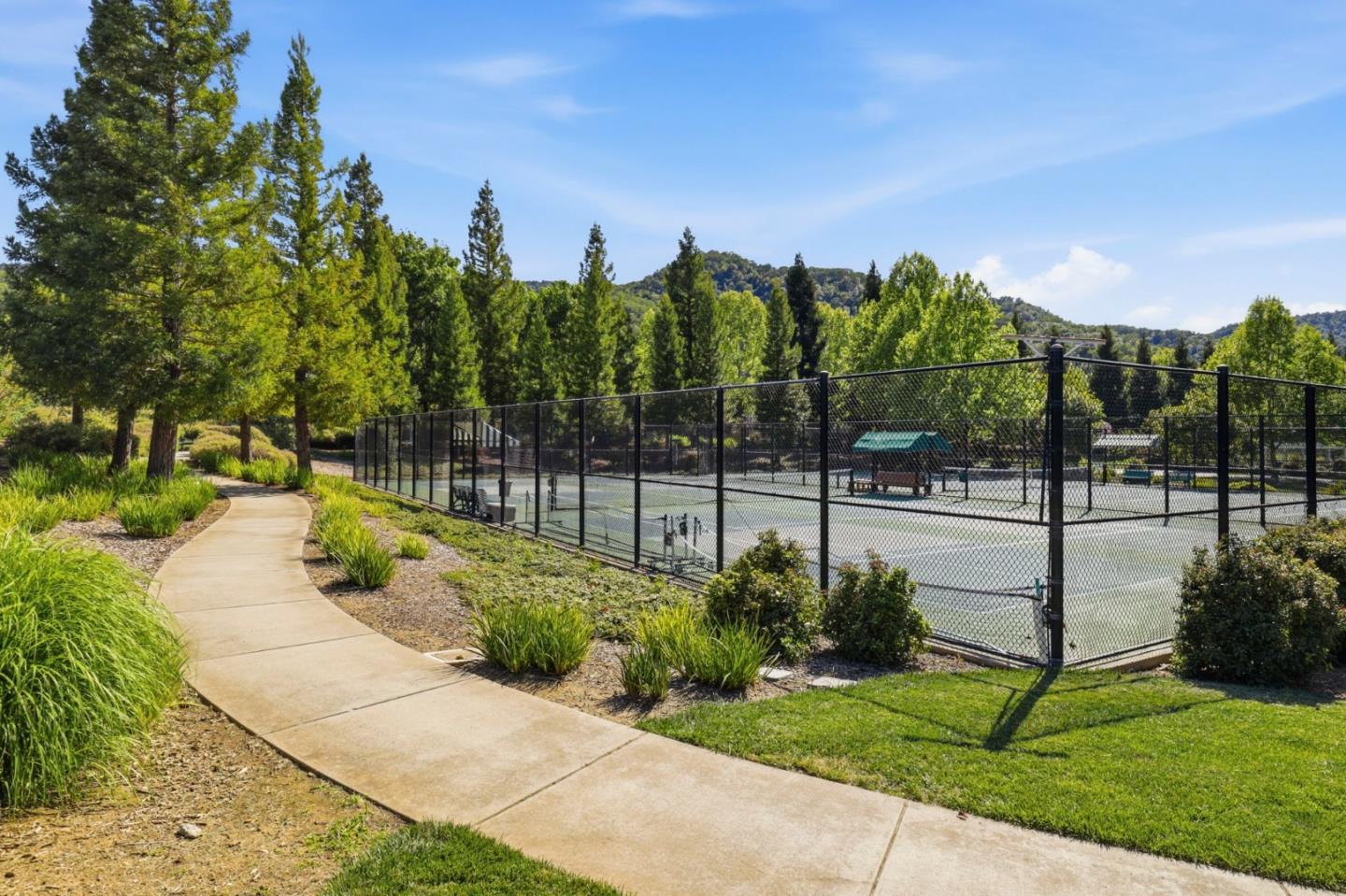 Detail Gallery Image 43 of 65 For 2521 Blairgowery Ct, Gilroy,  CA 95020 - 5 Beds | 3/1 Baths