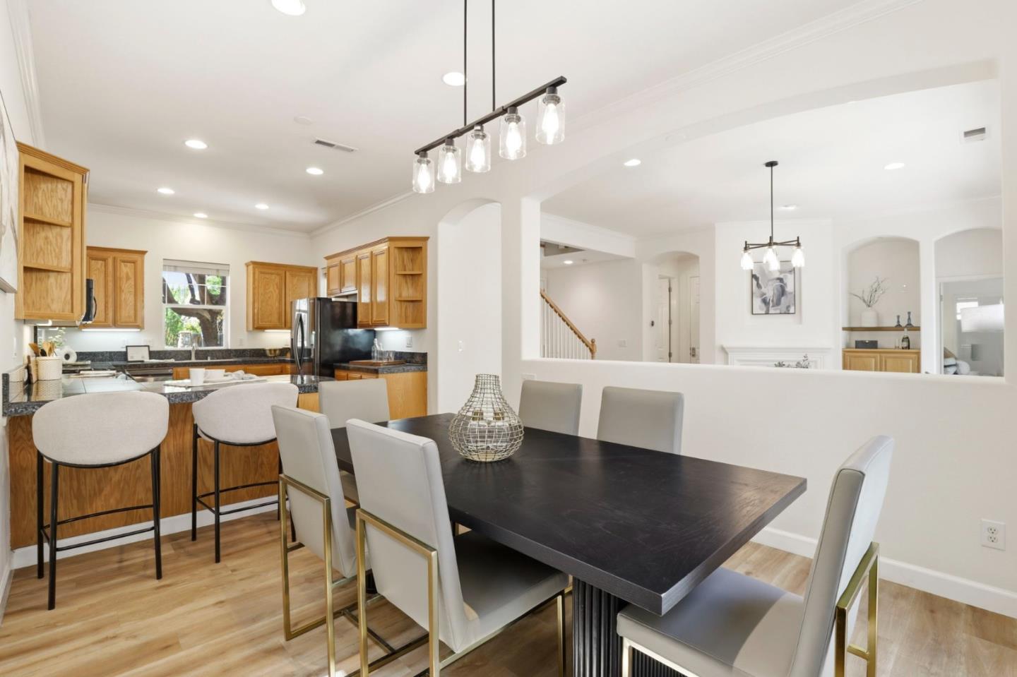 Detail Gallery Image 5 of 65 For 2521 Blairgowery Ct, Gilroy,  CA 95020 - 5 Beds | 3/1 Baths