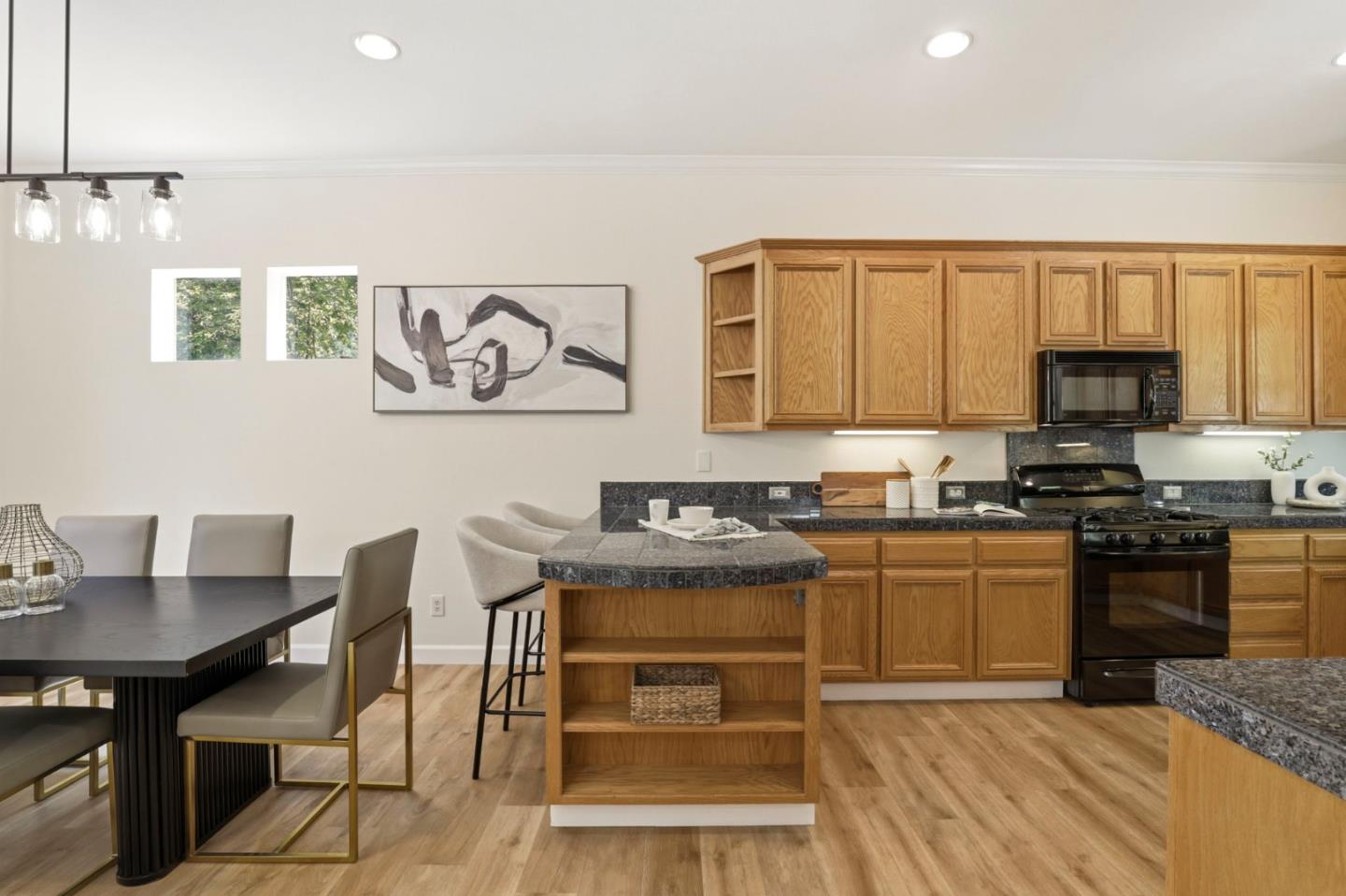 Detail Gallery Image 7 of 65 For 2521 Blairgowery Ct, Gilroy,  CA 95020 - 5 Beds | 3/1 Baths