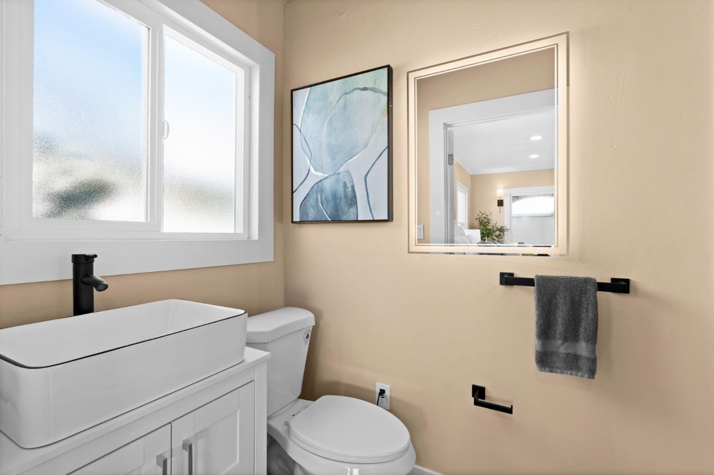 Detail Gallery Image 16 of 28 For 2926 E 22nd St, Oakland,  CA 94601 - 4 Beds | 3 Baths