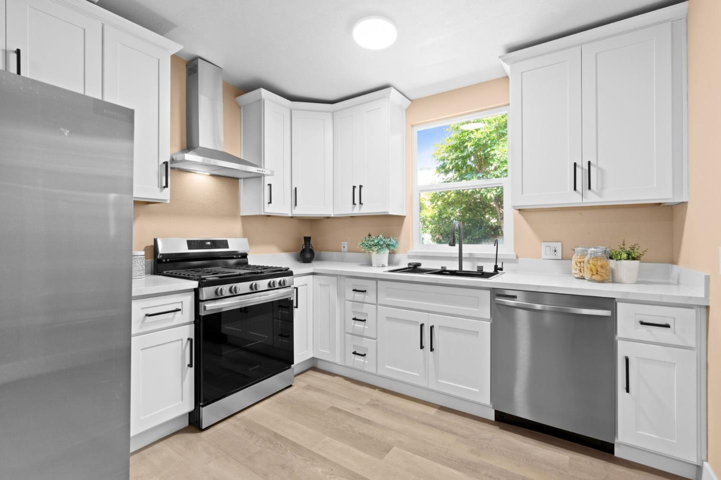 Detail Gallery Image 25 of 28 For 2926 E 22nd St, Oakland,  CA 94601 - 4 Beds | 3 Baths