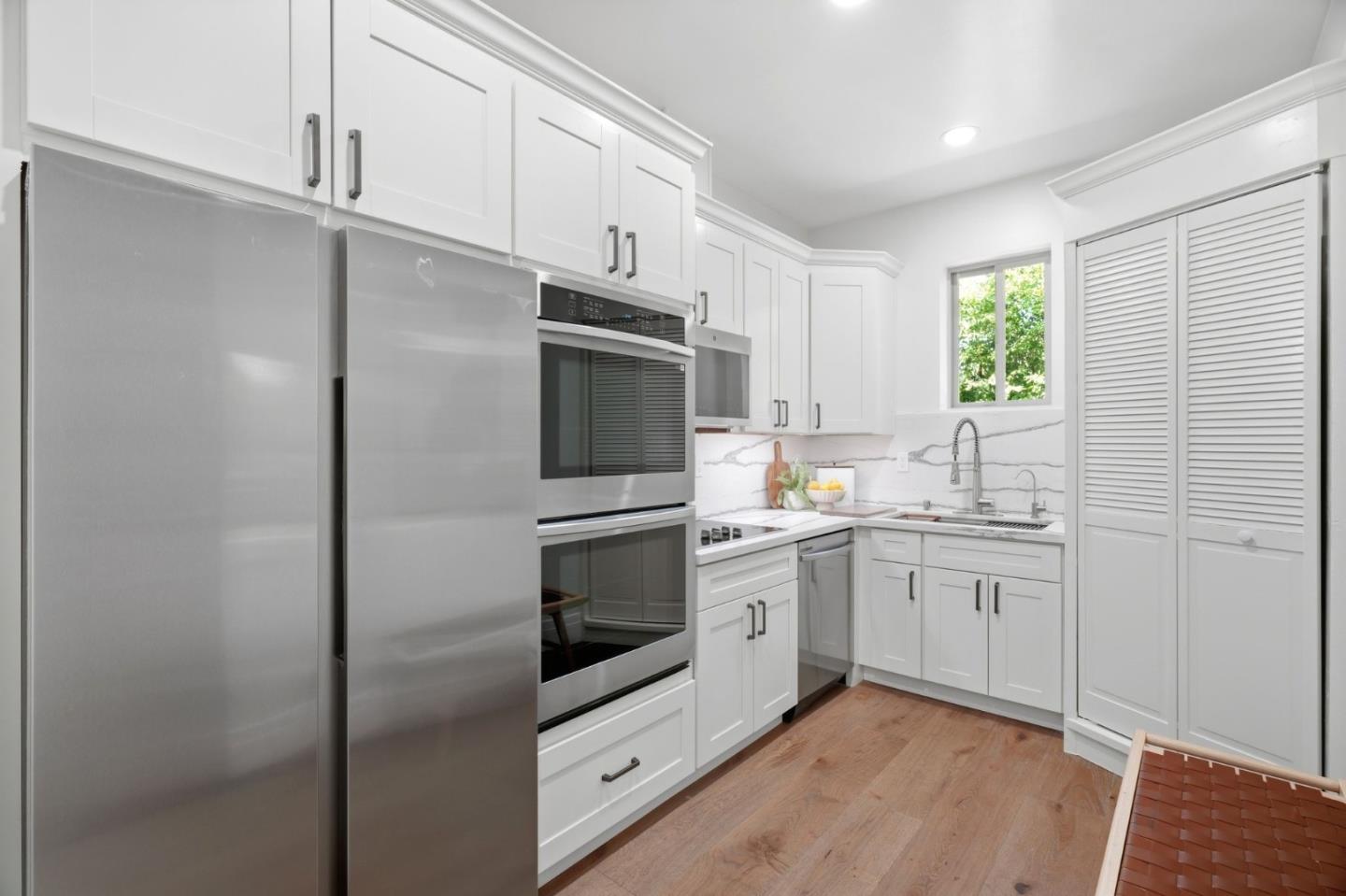 Detail Gallery Image 27 of 65 For 14302 Lora Dr, Los Gatos,  CA 95032 - 5 Beds | 5/1 Baths