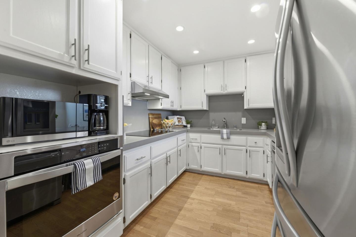 Detail Gallery Image 12 of 37 For 656 Cedar St #3,  San Carlos,  CA 94070 - 2 Beds | 2/1 Baths