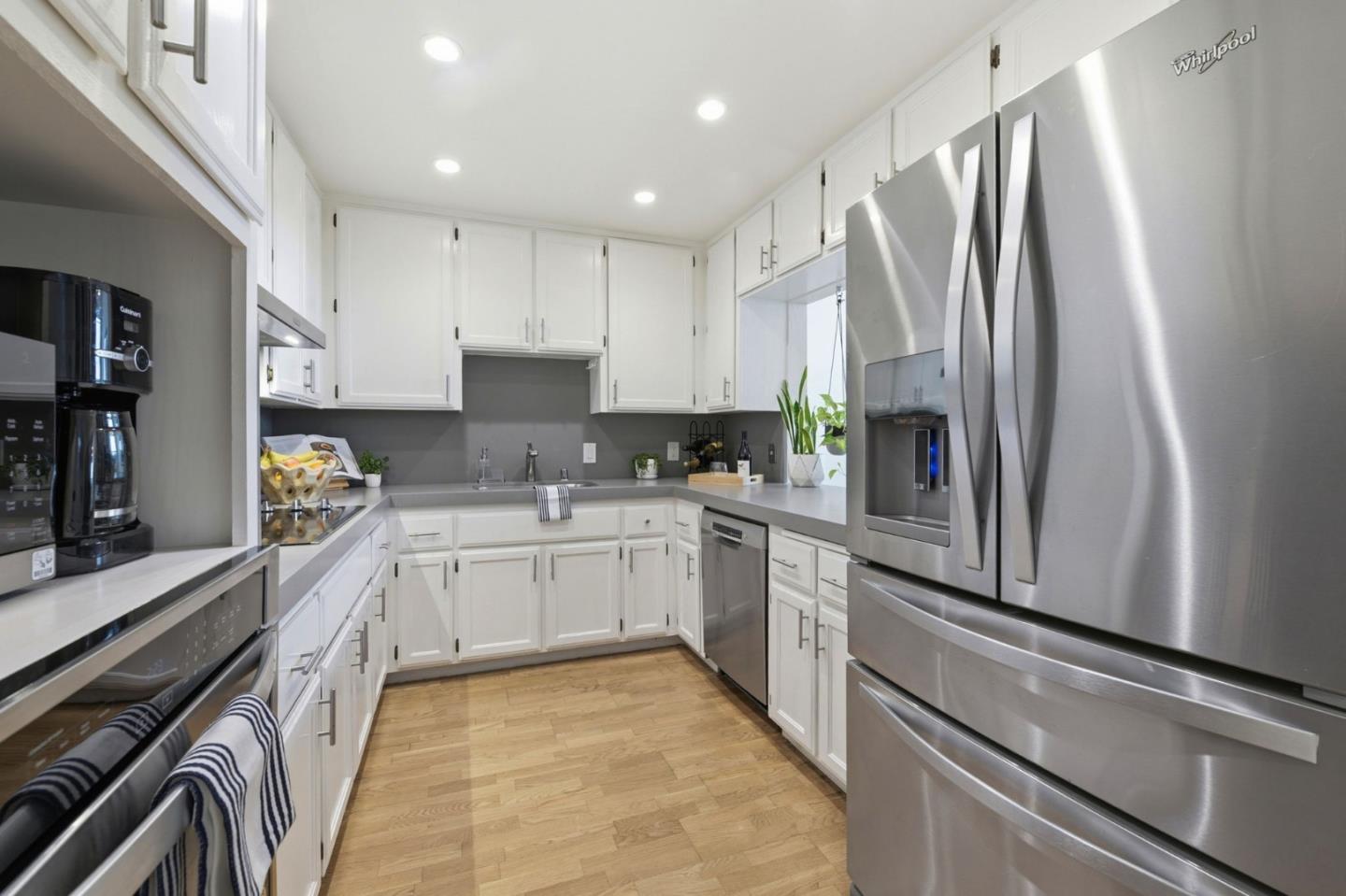 Detail Gallery Image 13 of 37 For 656 Cedar St #3,  San Carlos,  CA 94070 - 2 Beds | 2/1 Baths