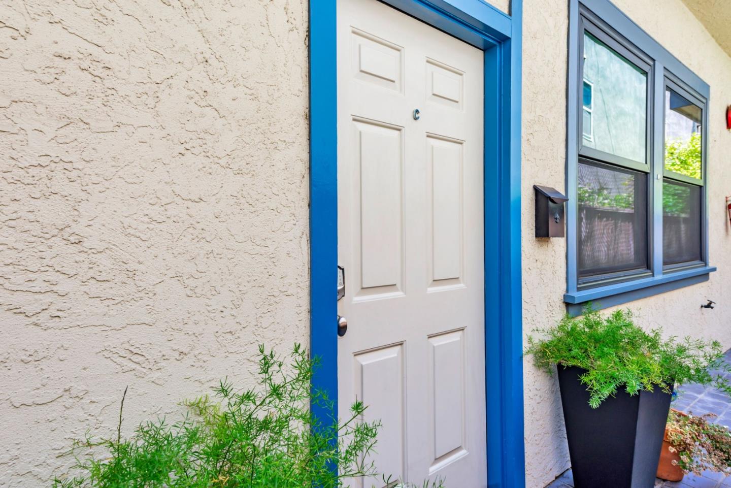 Detail Gallery Image 4 of 37 For 656 Cedar St #3,  San Carlos,  CA 94070 - 2 Beds | 2/1 Baths