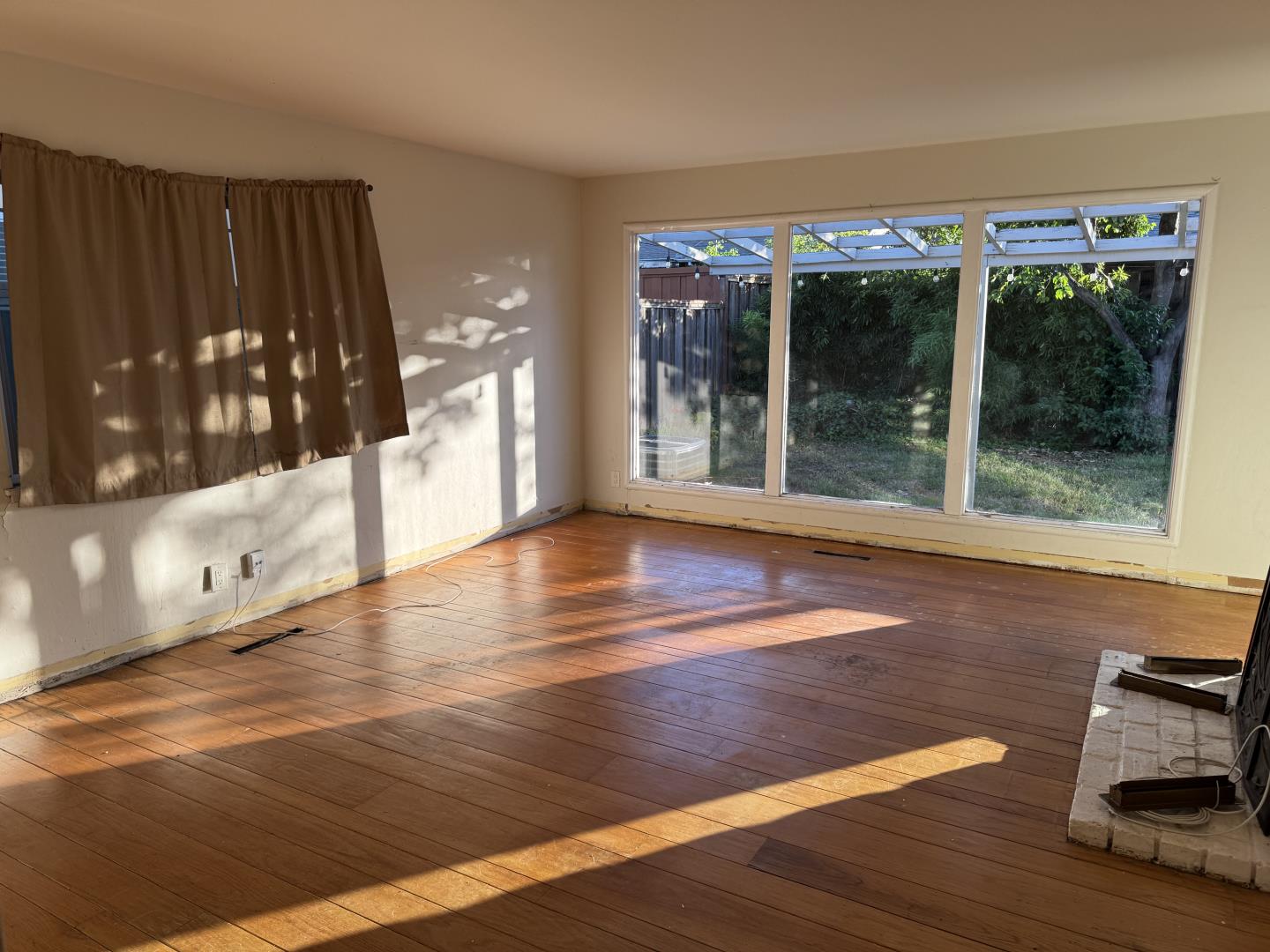 Detail Gallery Image 5 of 8 For 4867 Little Branham Ln, San Jose,  CA 95124 - 3 Beds | 2 Baths